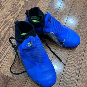 Nike boys tennis shoes - size 4